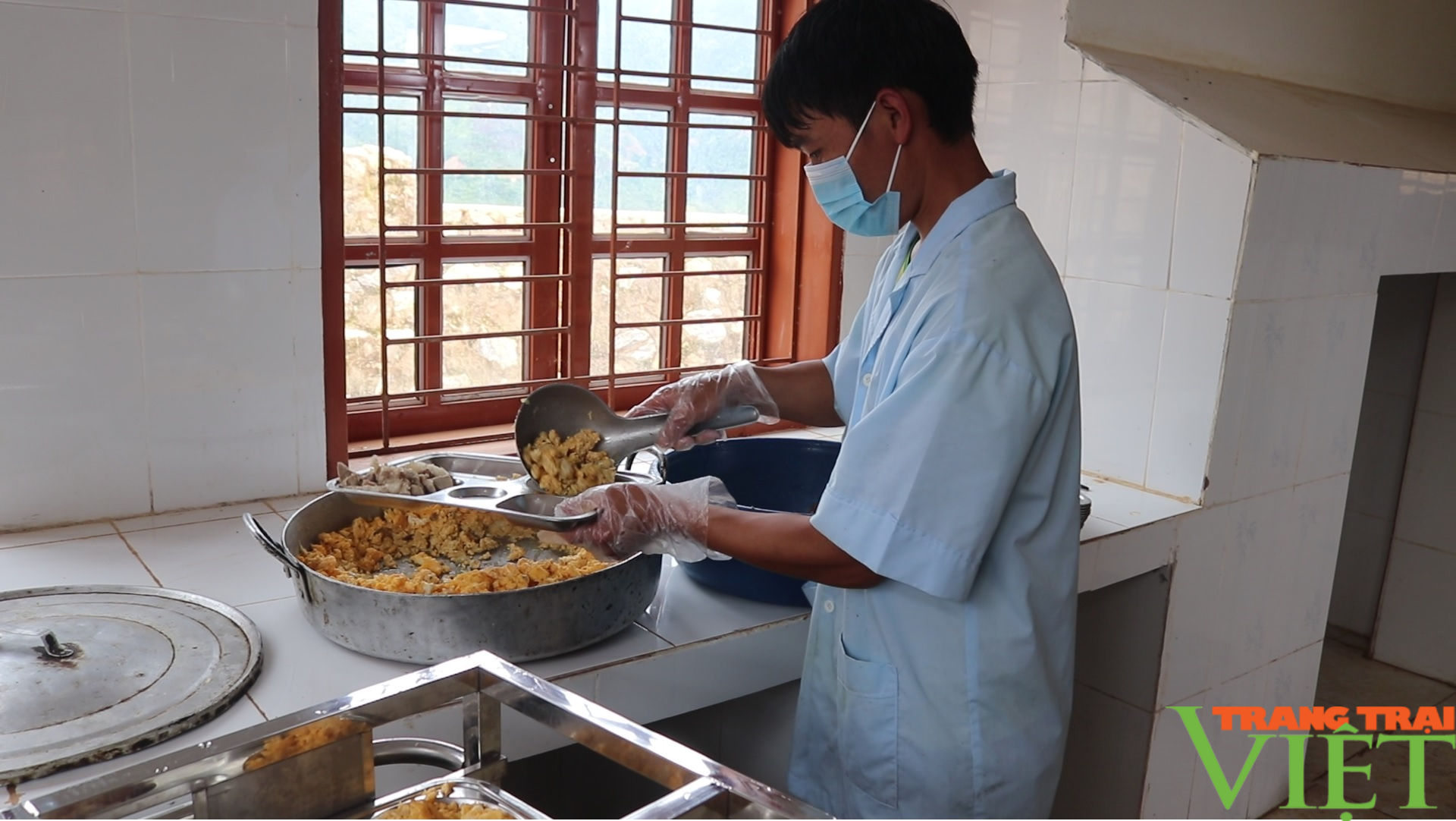 Bắc Yên làm tốt công tác nấu ăn bán trú cho học sinh - Ảnh 4.