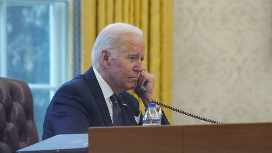 Tổng thống Biden nói chuyện với người đồng cấp Zelensky sau cuộc không kích của Nga - Ảnh 1.