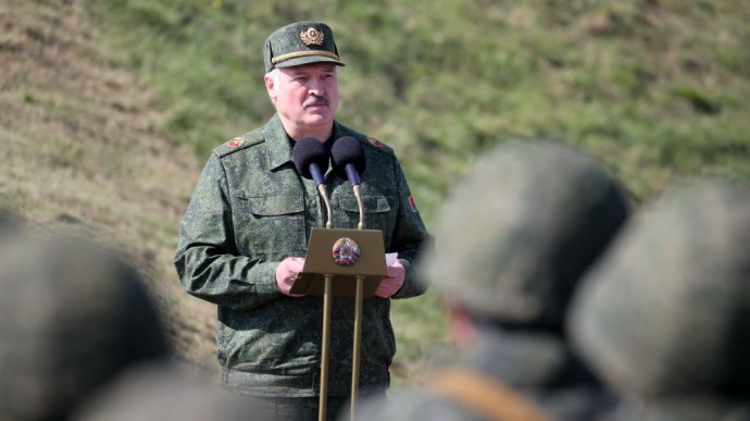 Tổng thống Belarus đe dọa nhà lãnh đạo Ukraine  - Ảnh 1.