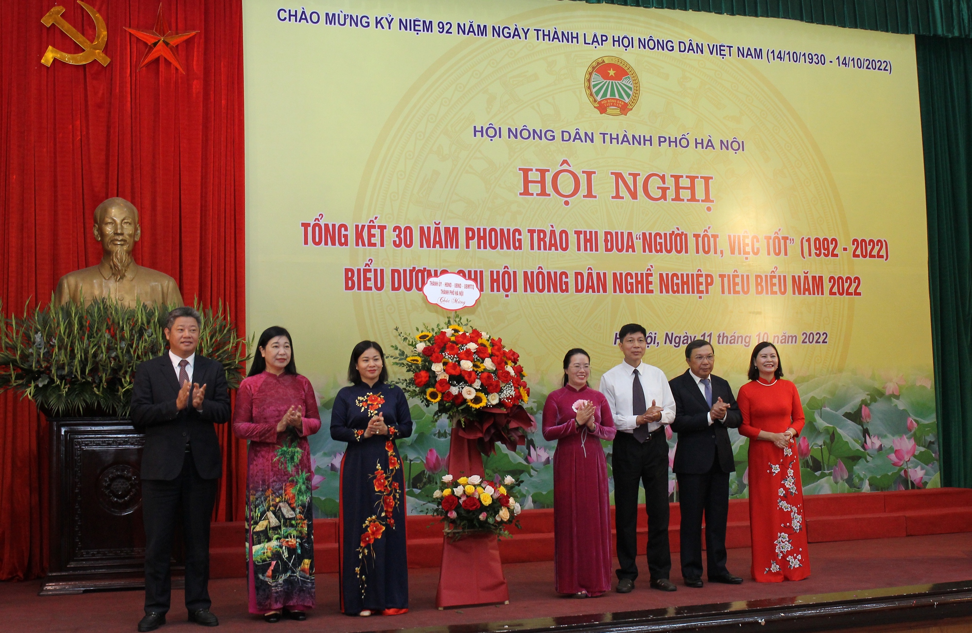 Hội Nông dân Hà Nội tổng kết 30 năm phong trào thi đua “Người tốt, việc tốt”, biểu dương “Chi hội nông dân nghề nghiệp&quot; - Ảnh 2.