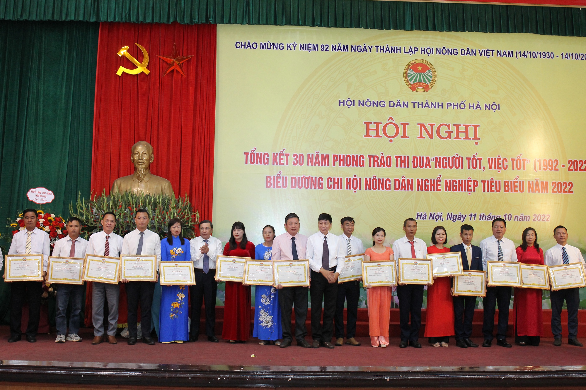 Hội Nông dân Hà Nội tổng kết 30 năm phong trào thi đua “Người tốt, việc tốt”, biểu dương “Chi hội nông dân nghề nghiệp&quot; - Ảnh 6.