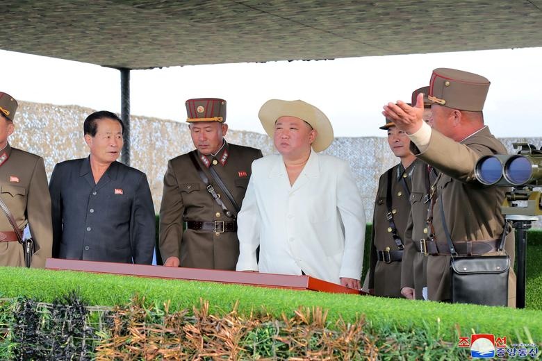 Triều Tiên công bố hình ảnh hiếm thấy của ông Kim Jong Un - Ảnh 9.