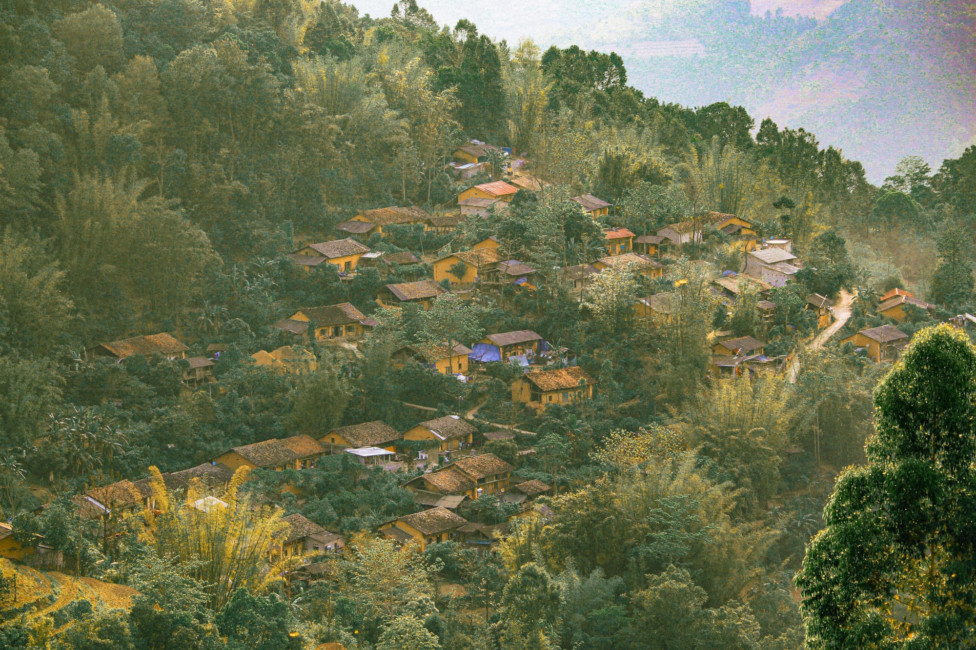Ngỡ ngàng với những ngôi làng nhuốm màu thời gian trải dài khắp Việt Nam - Ảnh 1.