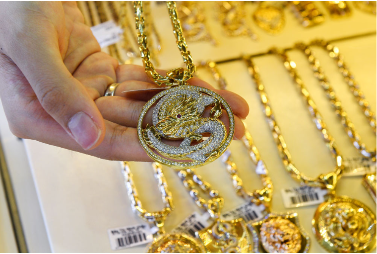Giá vàng hôm nay 12/10: Vàng giảm trở lại, vàng trong nước xuống dưới 67 triệu đồng/lượng - Ảnh 3.