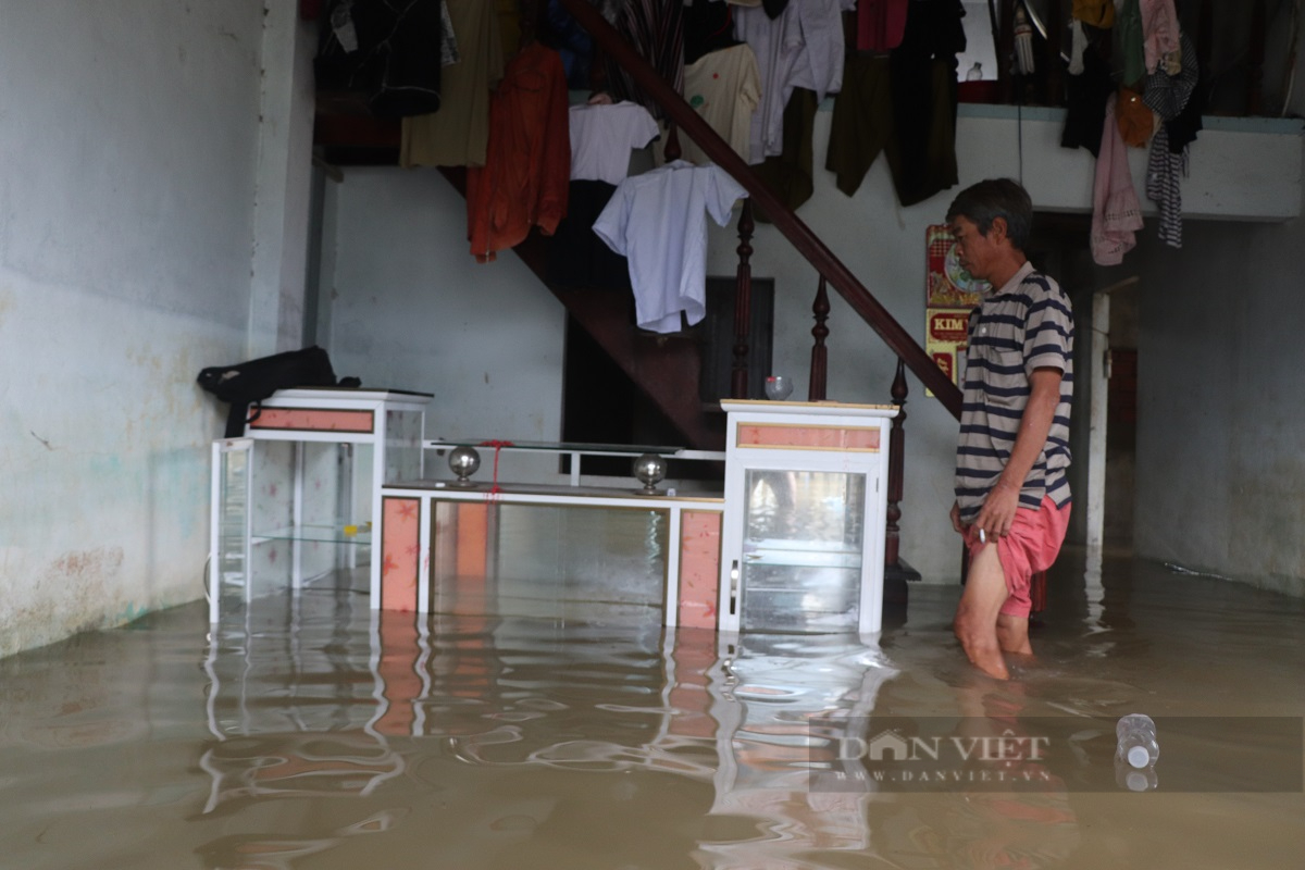 Sau lũ lụt lớn làm 3 chết và mất tích, Chủ tịch Quảng Nam đã chỉ đạo nóng - Ảnh 5.