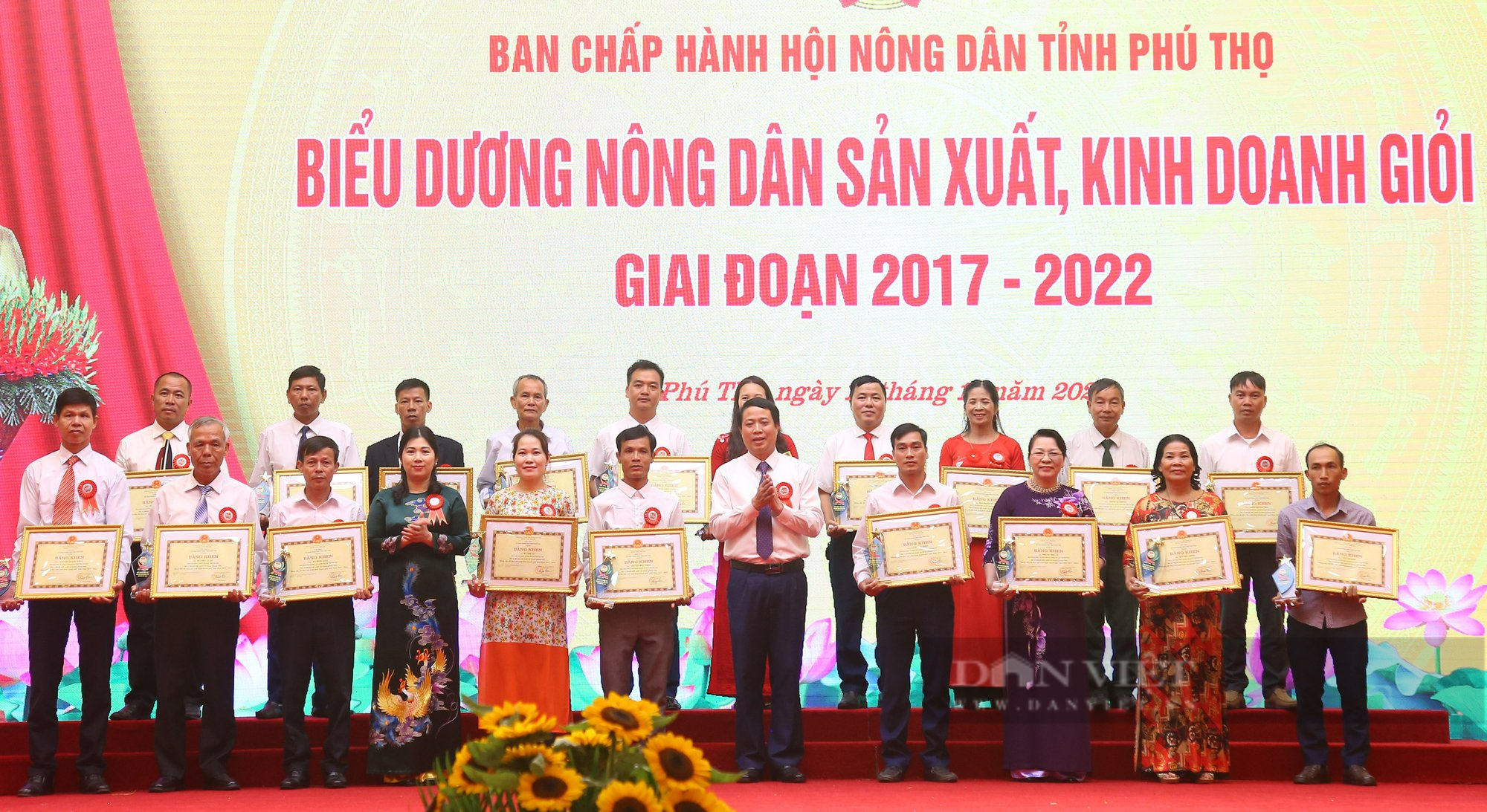 Khen thưởng 13 tập thể, 130 nông dân trong phong trào nông dân sản xuất kinh doanh giỏi 5 năm qua ở Phú Thọ - Ảnh 7.