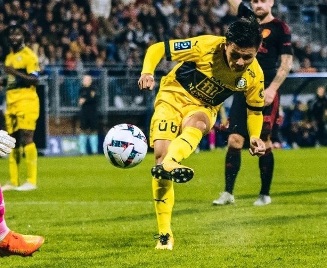 Ra sân 8 trận cho Pau FC, Quang Hải xếp trên 204 cầu thủ tại Ligue 2 - Ảnh 1.