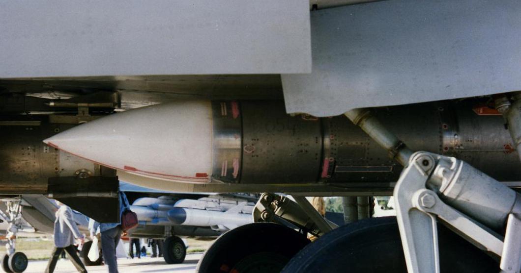 Tên lửa không đối không tầm siêu xa R-37 Nga được cho là lần đầu khai hỏa tại Ukraine - Ảnh 14.