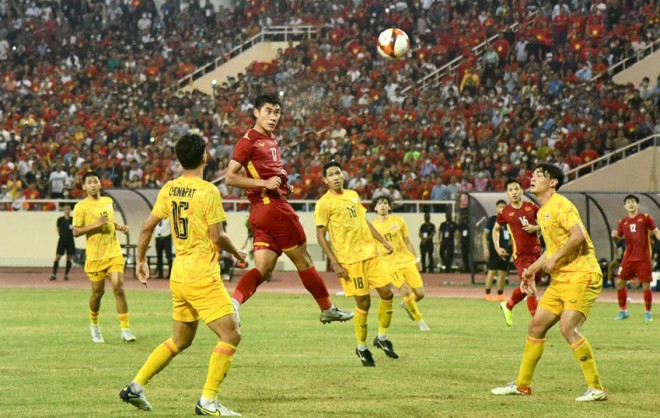 Khi bóng đá Thái Lan tìm hiểu nỗi đau cứ gặp Việt Nam là thua - Ảnh 1.