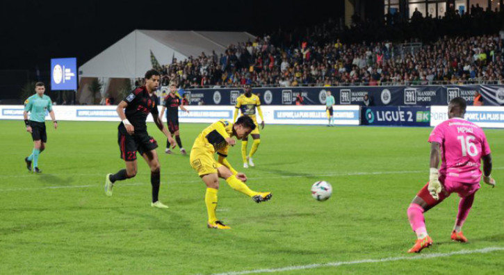 Khiếu nại bàn thắng của Quang Hải, đối thủ Pau FC nhận cái kết đắng - Ảnh 2.