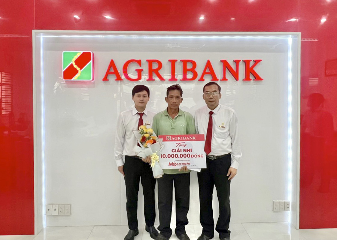 Agribank Phú Yên trao thưởng Chương trình &quot;Mở tài khoản - nhận quà lớn cùng Agribank&quot; - Ảnh 2.