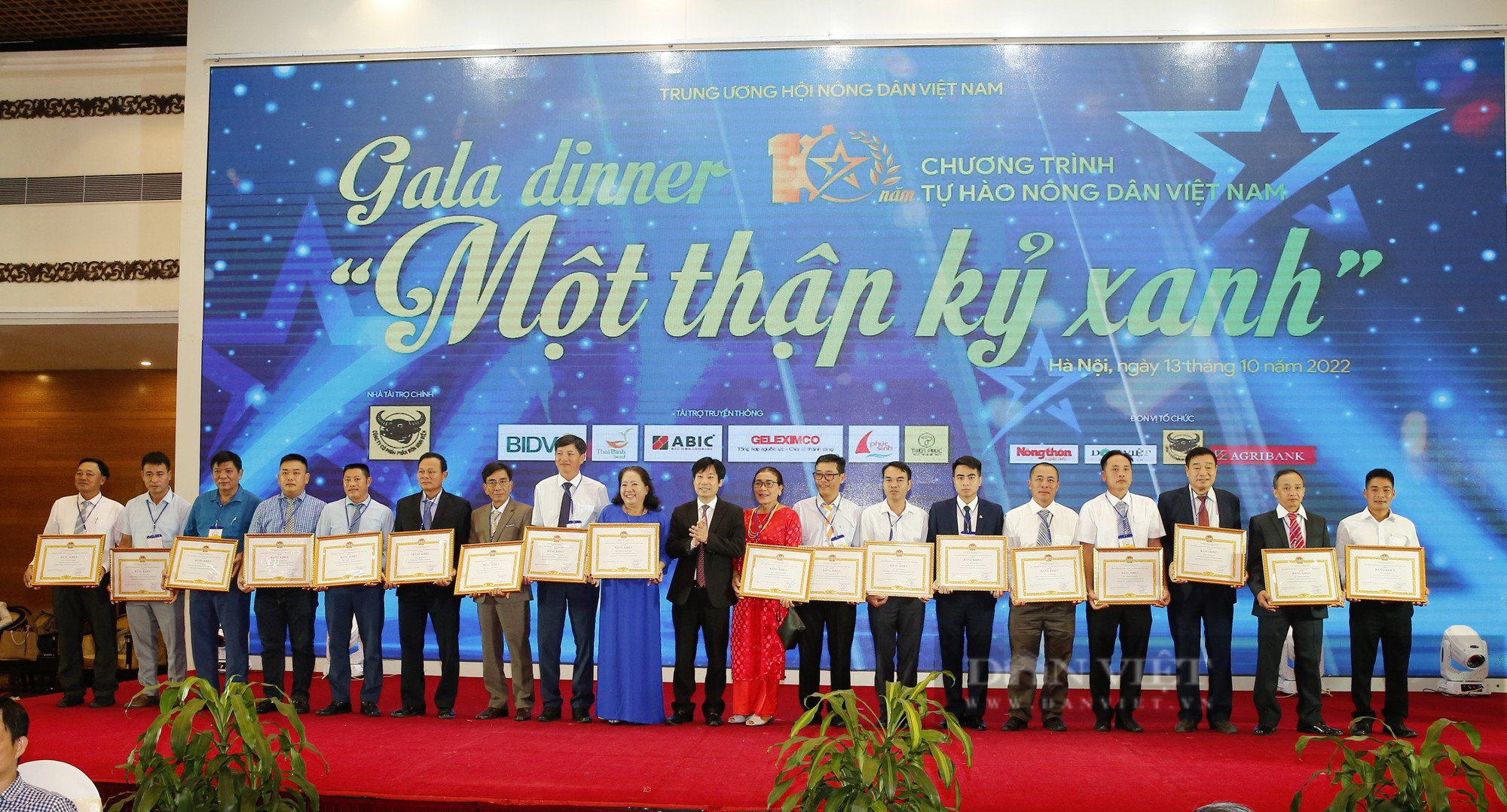 Hình ảnh Gala 10 năm chương trình Tự hào nông dân Việt Nam 2022 &quot;Một thập kỷ xanh&quot; - Ảnh 7.