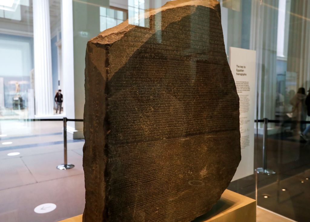 Triển lãm Bia Rosetta, giải mã chữ tượng hình Ai Cập tại Anh - Ảnh 2.
