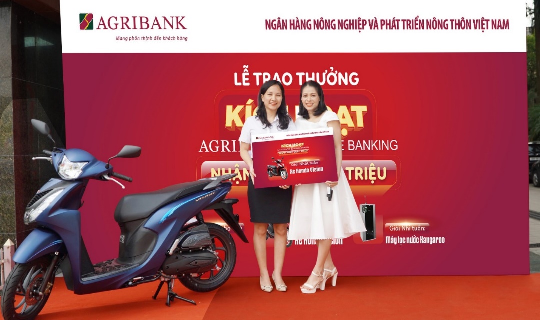 Mở tài khoản Agribank E-Mobile Banking, mẹ bỉm sữa bất ngờ trúng xe máy Honda Vision - Ảnh 1.