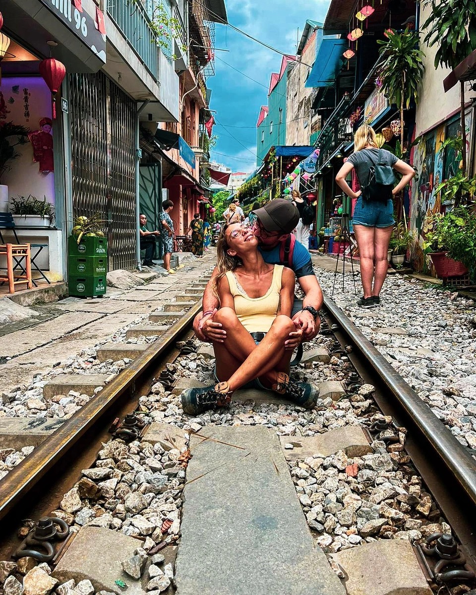 5 điểm đến nổi tiếng thế giới bị xóa sổ: Có phố đường tàu ở Việt Nam - Ảnh 1.