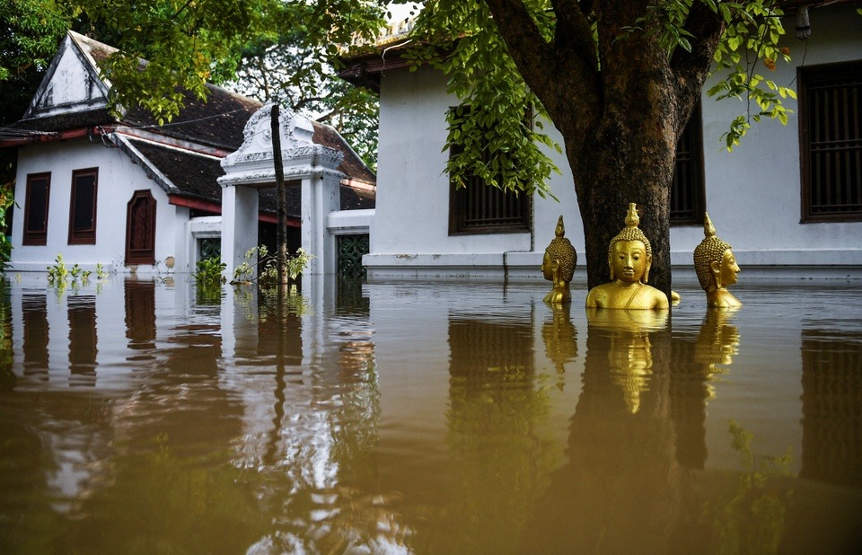 Hình ảnh thành tâm điểm chú ý trong trận ngập lụt lớn ở Thái Lan - Ảnh 1.