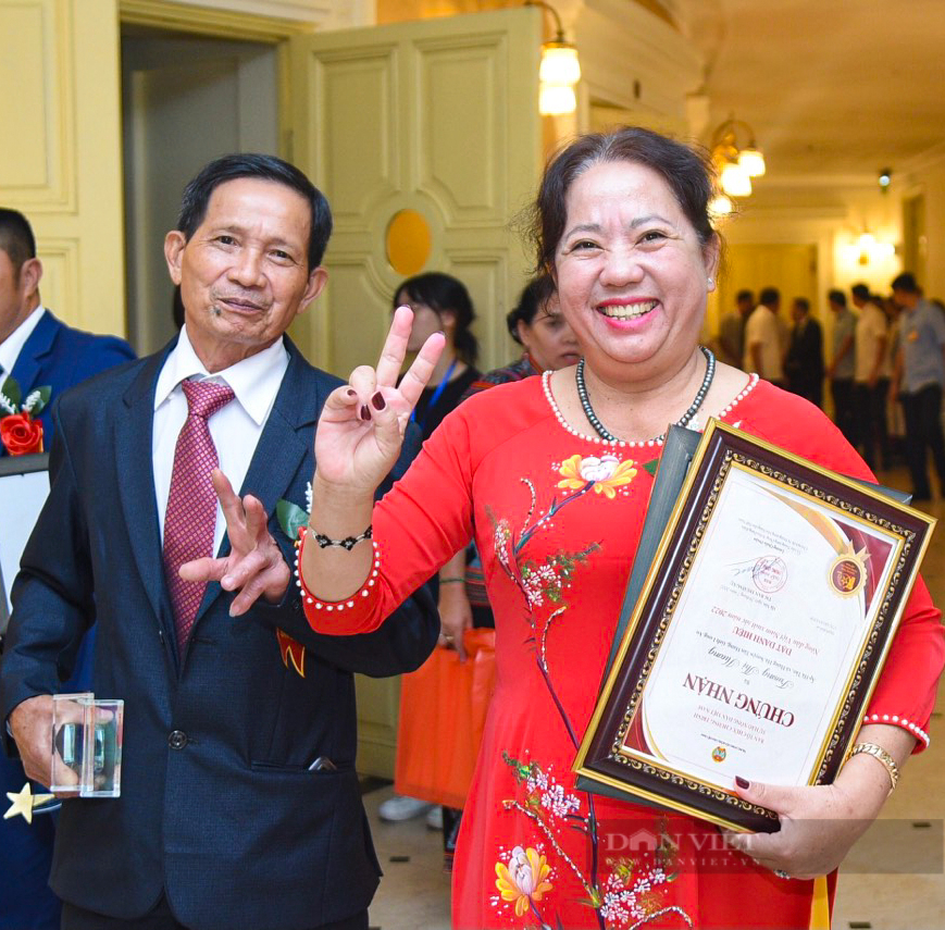 Ảnh toàn cảnh Lễ tôn vinh và trao danh hiệu cho 100 Nông dân Việt Nam xuất sắc 2022 - Ảnh 12.