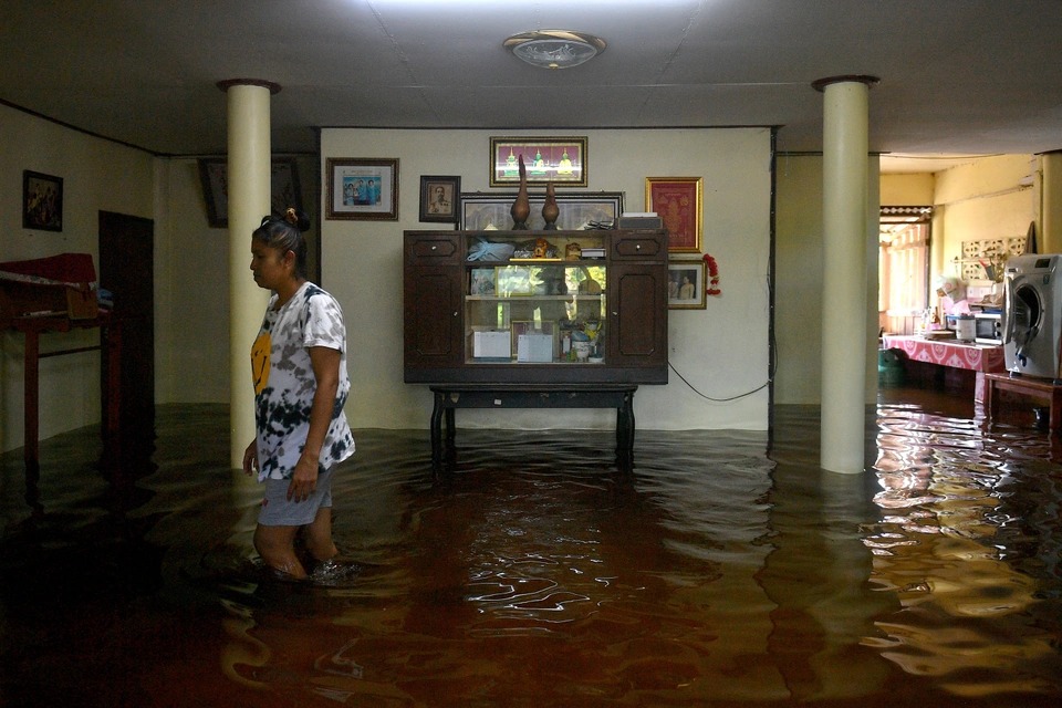 Hình ảnh thành tâm điểm chú ý trong trận ngập lụt lớn ở Thái Lan - Ảnh 4.