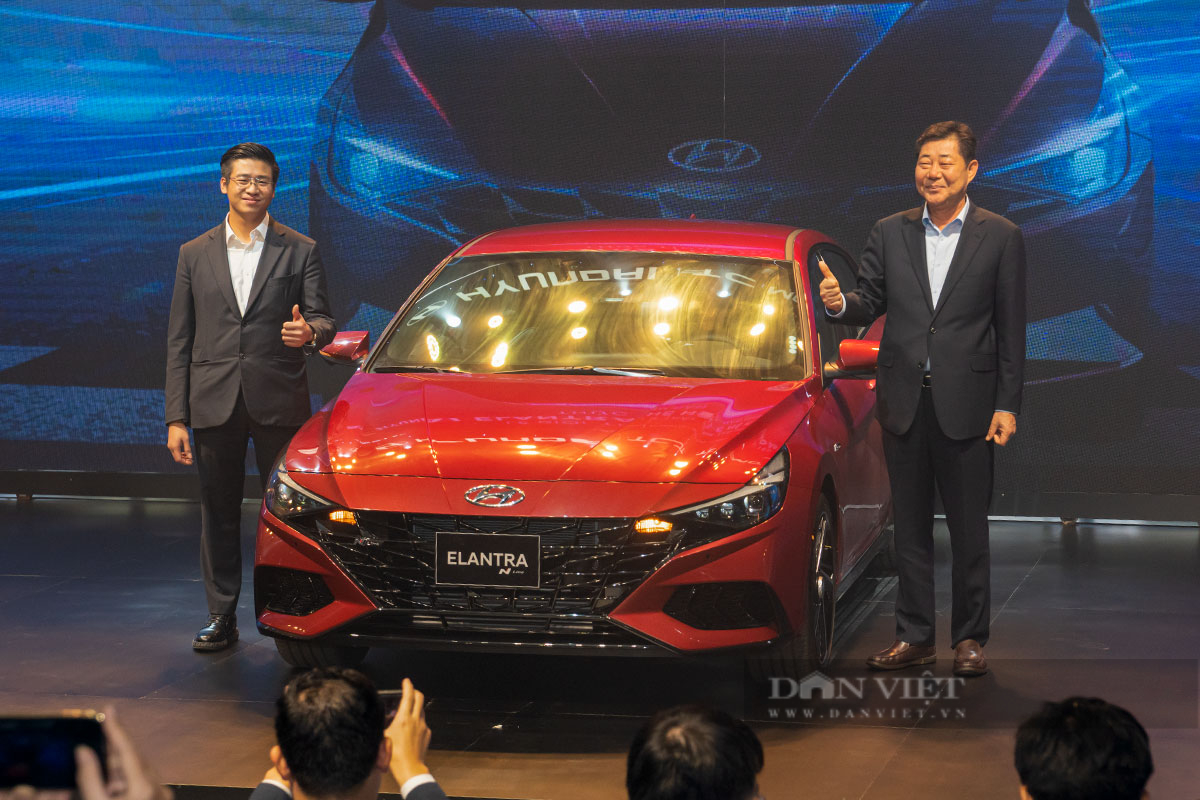 Hyundai Elantra 2023 ra mắt: Giá từ 599 triệu đồng, có bản N Line đấu Honda Civic RS - Ảnh 1.