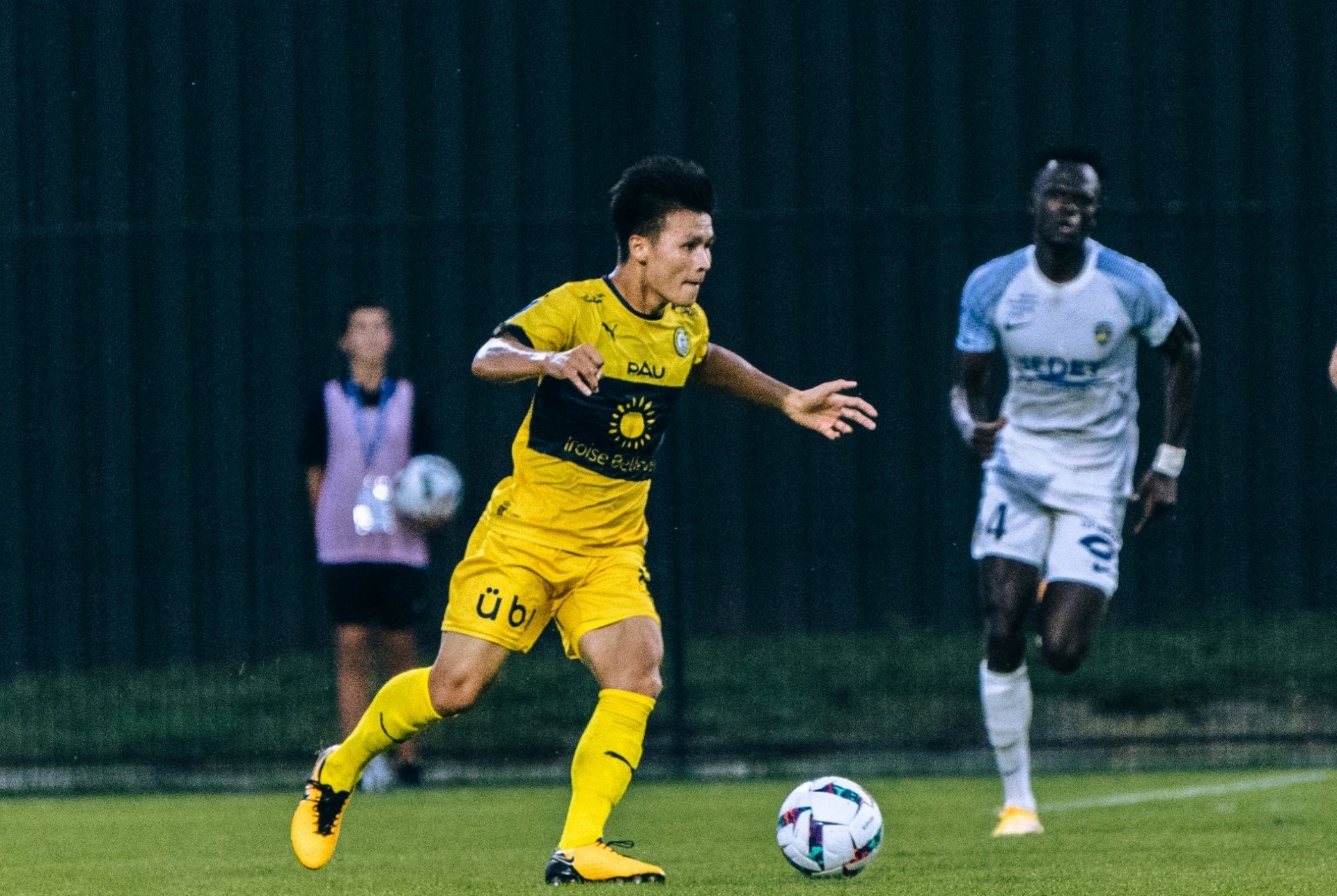 Báo Pháp gọi tên Quang Hải trước trận Pau FC gặp Annecy - Ảnh 1.