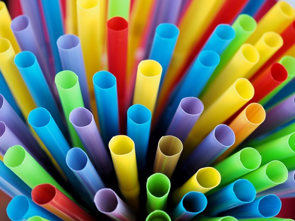 Canada cấm sản phẩm nhựa từ tháng 6/2023 - Ảnh 1.