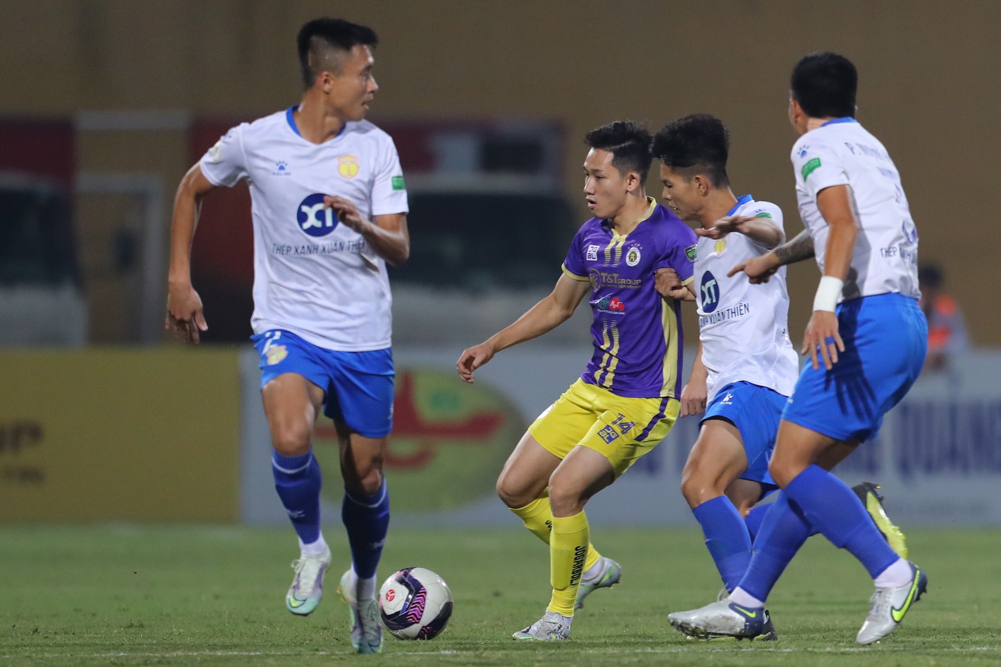 Kết quả vòng 19 V.League: CLB Hà Nội chỉ mất 34 phút để hạ Nam Định - Ảnh 1.