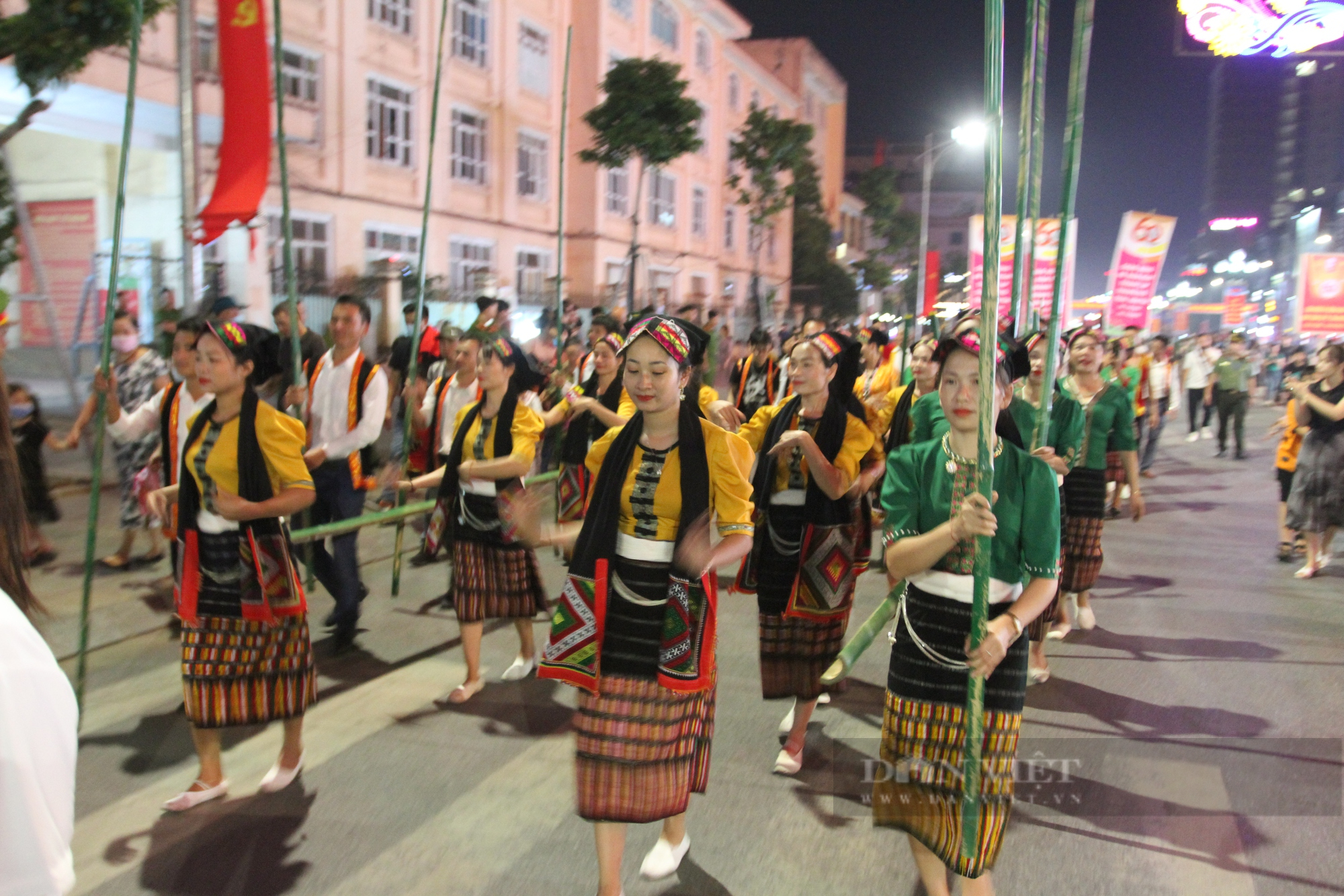 Đặc sắc lễ hội đường phố Thái Nguyên, hội tụ văn hoá vùng miền - Ảnh 2.