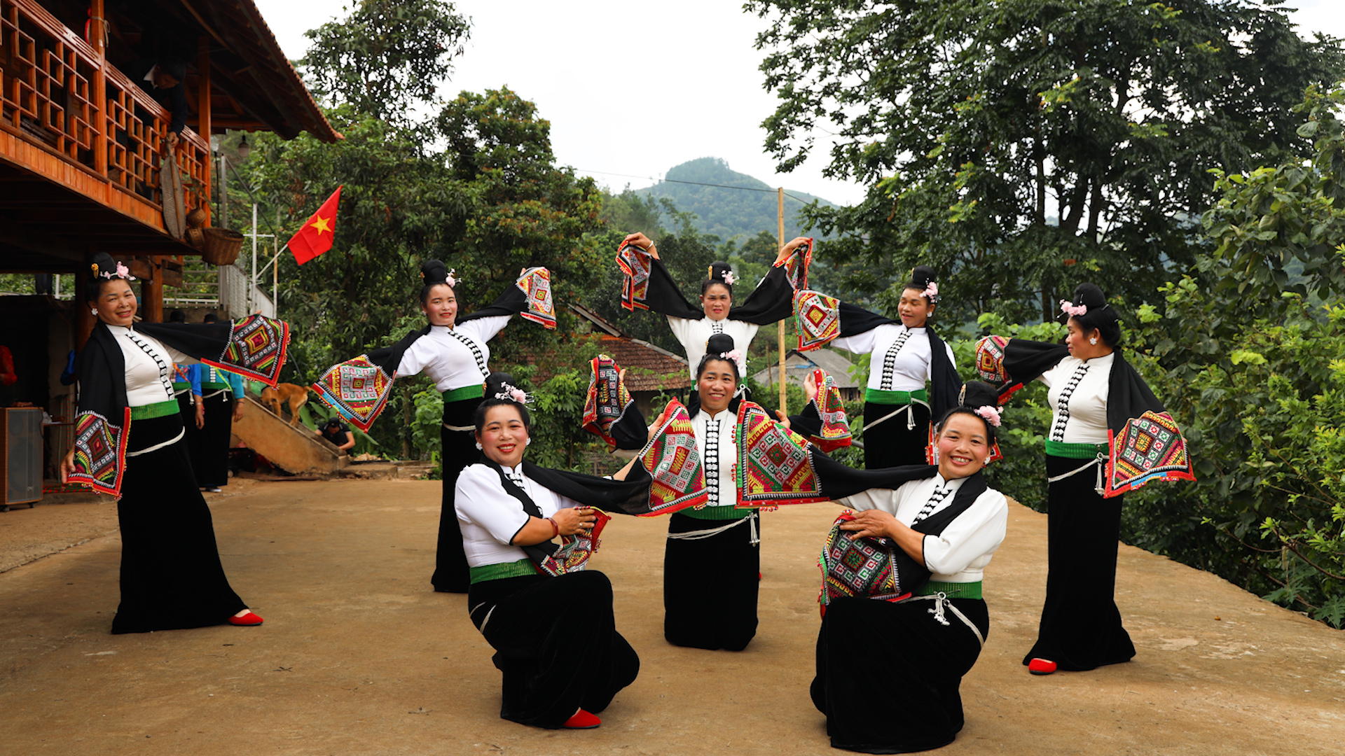 Văn nghệ nơi thôn, bản vùng cao - Ảnh 4.