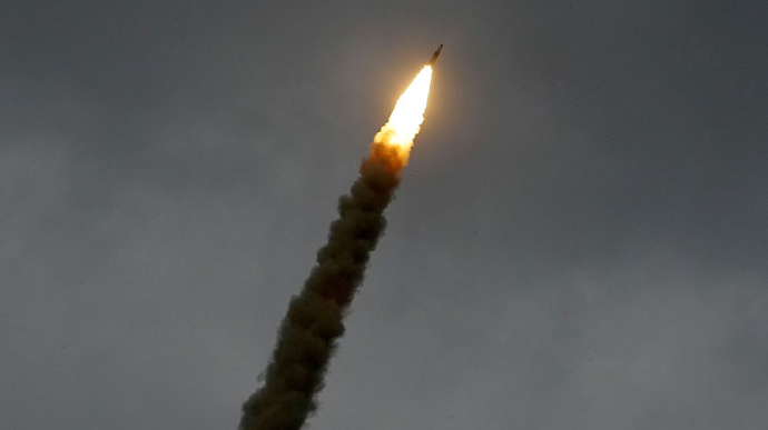 Nga nã tên lửa phá kho vũ khí khủng chứa vũ khí phương Tây ở Ukraine - Ảnh 1.