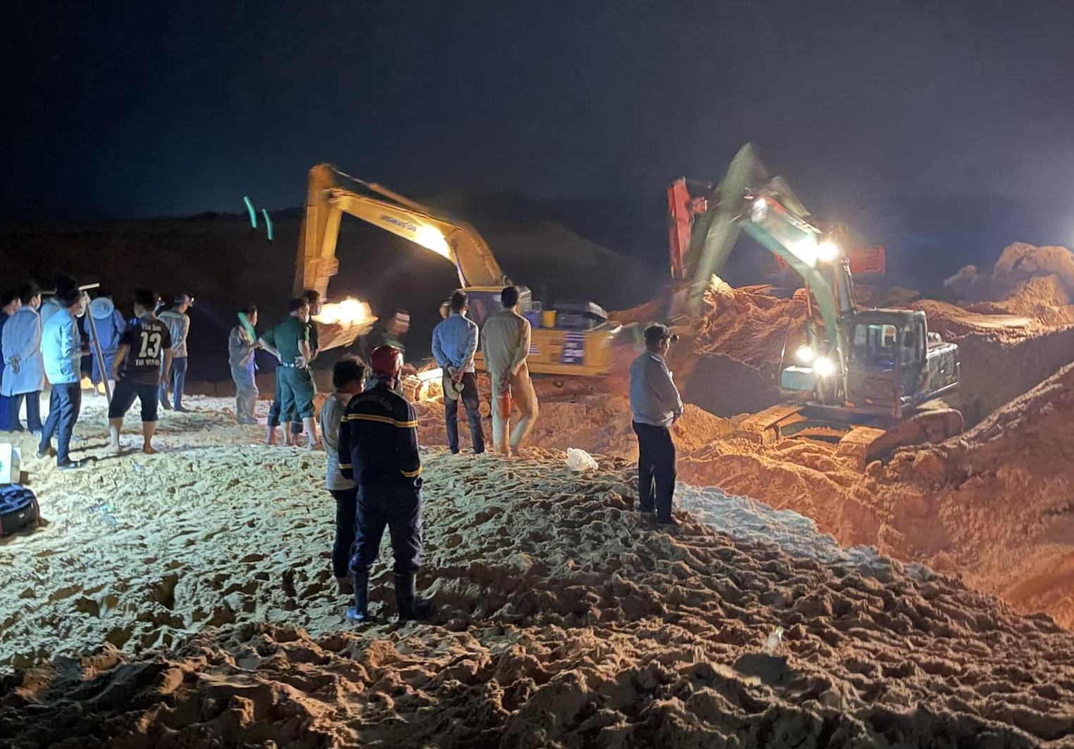 Bình Thuận: Sập mỏ khai thác titan của 1 công ty thuộc Tập đoàn Rạng Đông, 1 người chết và 3 người còn mất tích - Ảnh 3.