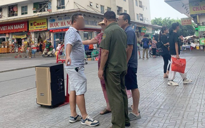 Hà Nội: Kéo loa thùng bật nhạc đám ma "quyết chiến" với nhóm người cao tuổi hát karaoke ở chung cư vạn dân 
