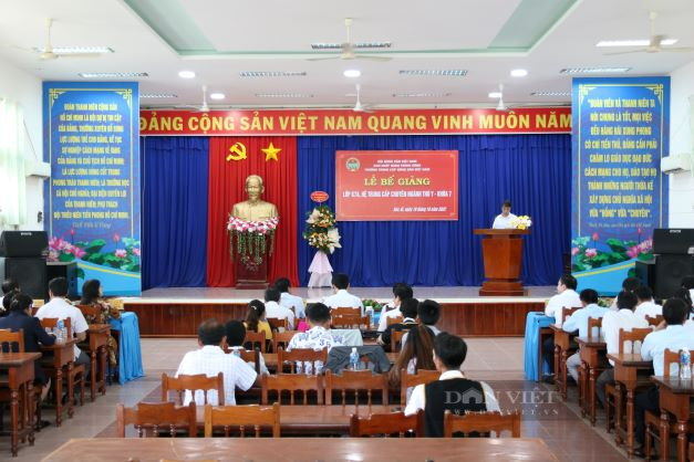 28 hội viên nông dân huyện miền núi Bác Ái tại Ninh Thuận phấn khởi tốt nghiệp chuyên ngành Thú y - Ảnh 1.