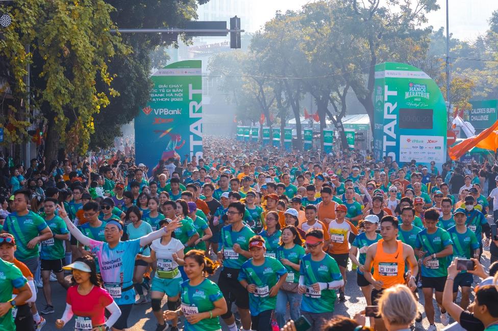 VPBank Hanoi Marathon 2022: Hơn 10.000 VĐV tham gia cuộc đua gay cấn - Ảnh 3.