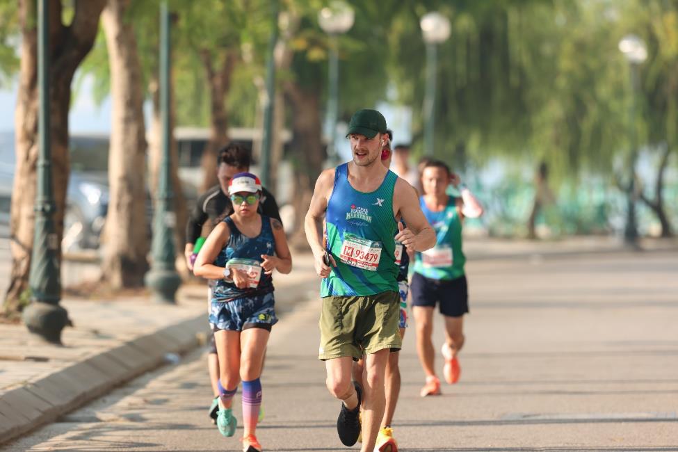 VPBank Hanoi Marathon 2022: Hơn 10.000 VĐV tham gia cuộc đua gay cấn - Ảnh 6.