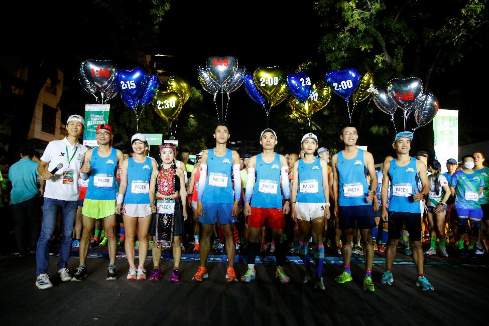 VPBank Hanoi Marathon 2022: Hơn 10.000 VĐV tham gia cuộc đua gay cấn - Ảnh 8.