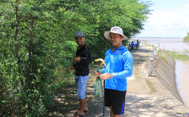 Vùng đất của những &quot;kỳ nhân&quot; chuyên săn con đặc sản &quot;trốn mùng 5&quot; trong mùa nước nổi Đồng Tháp - Ảnh 4.