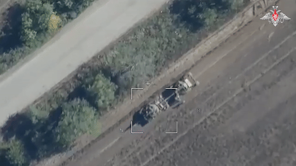 Cận cảnh phi đội UAV cảm tử Nga tập kích quân đội Ukraine - Ảnh 1.