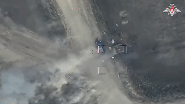 Cận cảnh phi đội UAV cảm tử Nga tập kích quân đội Ukraine - Ảnh 10.