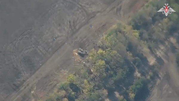 Cận cảnh phi đội UAV cảm tử Nga tập kích quân đội Ukraine - Ảnh 11.