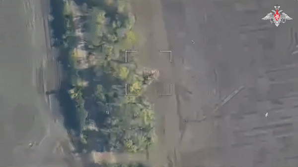 Cận cảnh phi đội UAV cảm tử Nga tập kích quân đội Ukraine - Ảnh 12.