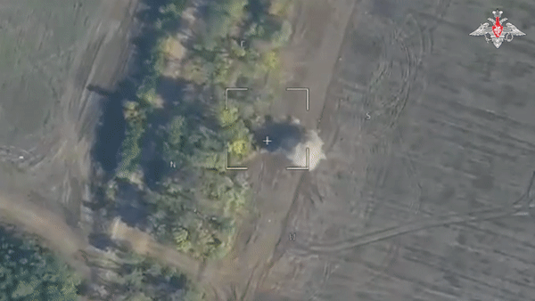 Cận cảnh phi đội UAV cảm tử Nga tập kích quân đội Ukraine - Ảnh 13.