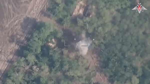 Cận cảnh phi đội UAV cảm tử Nga tập kích quân đội Ukraine - Ảnh 15.