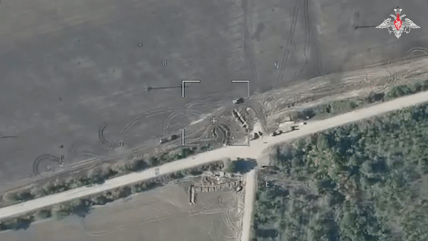 Cận cảnh phi đội UAV cảm tử Nga tập kích quân đội Ukraine - Ảnh 2.