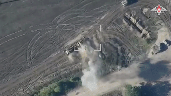 Cận cảnh phi đội UAV cảm tử Nga tập kích quân đội Ukraine - Ảnh 4.