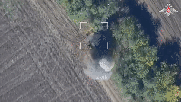 Cận cảnh phi đội UAV cảm tử Nga tập kích quân đội Ukraine - Ảnh 5.