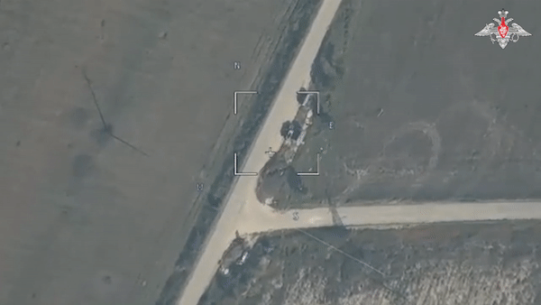 Cận cảnh phi đội UAV cảm tử Nga tập kích quân đội Ukraine - Ảnh 6.