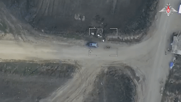 Cận cảnh phi đội UAV cảm tử Nga tập kích quân đội Ukraine - Ảnh 7.