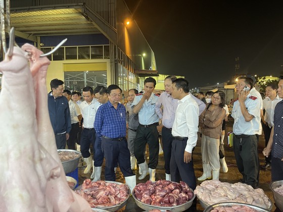 Bộ trưởng Bộ NN- PTNT thị sát chợ đầu mối Bình Điền - Ảnh 5.