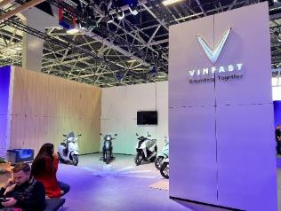 VinFast trở lại Paris trong diện mạo mới - Ảnh 5.