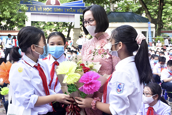 Cùng chúc mừng Ngày Nhà Giáo Việt Nam với những lời chúc tuyệt vời dành cho các cô giáo của chúng ta nhé. Hãy cùng tham quan các hình ảnh lời chúc 20/10 cho cô giáo và cảm nhận được tình cảm và lời chúc tốt đẹp của học sinh dành cho người thầy yêu quý.